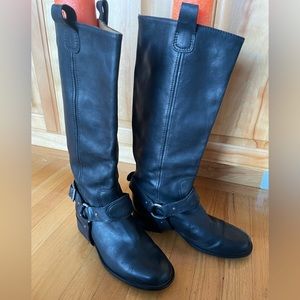 Black leather Sak’s riding/engineer boot